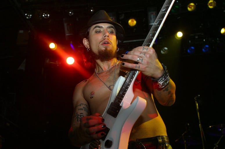 Dave Navarro, Concert, Guitar, Vanity Fair Concert, Fedora, Solo, 2004 Dave Navarro, Concert, Guitar, Vanity Fair Concert, Fedora, Solo, 2004