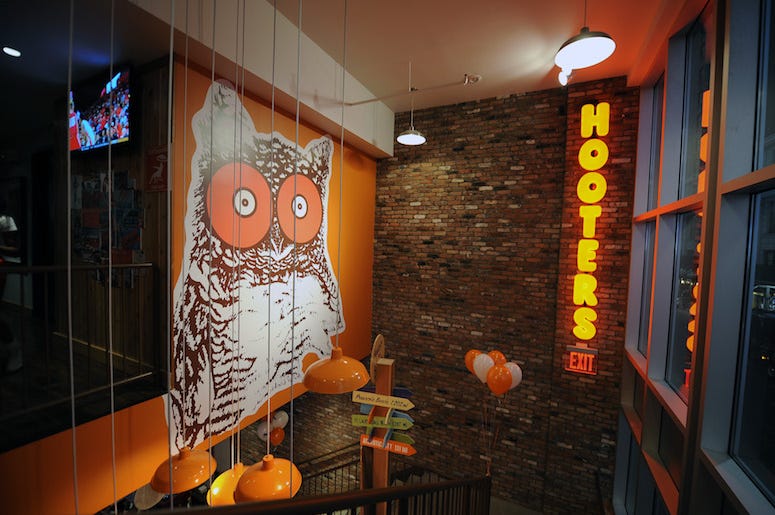 Hooters, Restaurant, Interior, Brick Wall Hooters, Restaurant, Interior, Brick Wall
