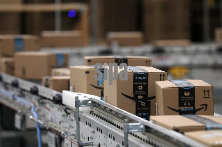 Amazon, Packages, Conveyor Belt, Warehouse Amazon, Packages, Conveyor Belt, Warehouse