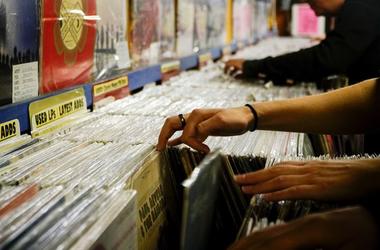 Navigating through stacks of records Navigating through stacks of records