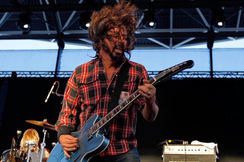 dave grohl, brandi carlile, seattle, pike place, sing, performance