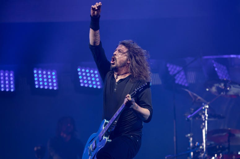 Dave Grohl Dave Grohl of the Foo Fighters performs at the Glastonbury Festival site at Worthy Farm in Pilton on June 24, 2017 near Glastonbury, England. Glastonbury Festival of Contemporary Performing Arts is the largest greenfield festival in the world.