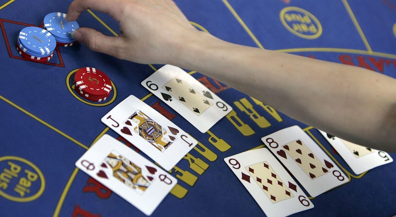 The finer points of Black Jack are taught at Blackpool's Fylde College Gaming School on May 2nd, 2006, Blackpool, England.