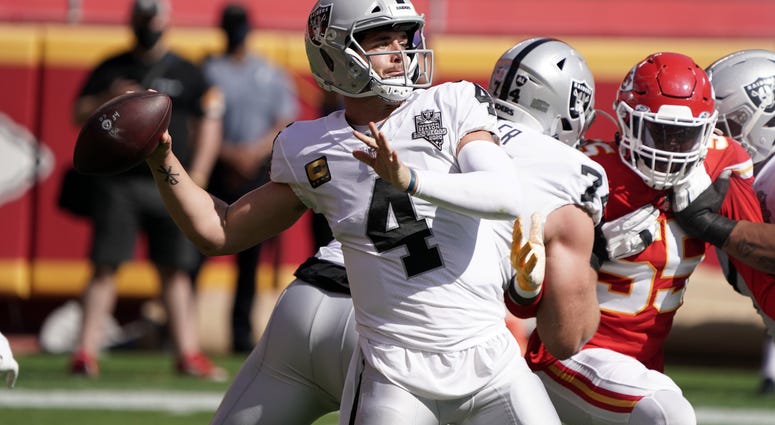 Las Vegas Raiders quarterback Derek Carr (4) throws the ball in the first quarter against the Kansas City Chiefs at Arrowhead Stadium.
