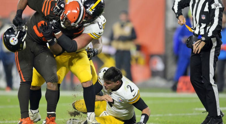 Cleveland Browns defensive end Myles Garrett (95) takes Pittsburgh Steelers quarterback Mason Rudolph's (2) helmet off. Cleveland Browns defensive end Myles Garrett (95) takes Pittsburgh Steelers quarterback Mason Rudolph's (2) helmet off.
