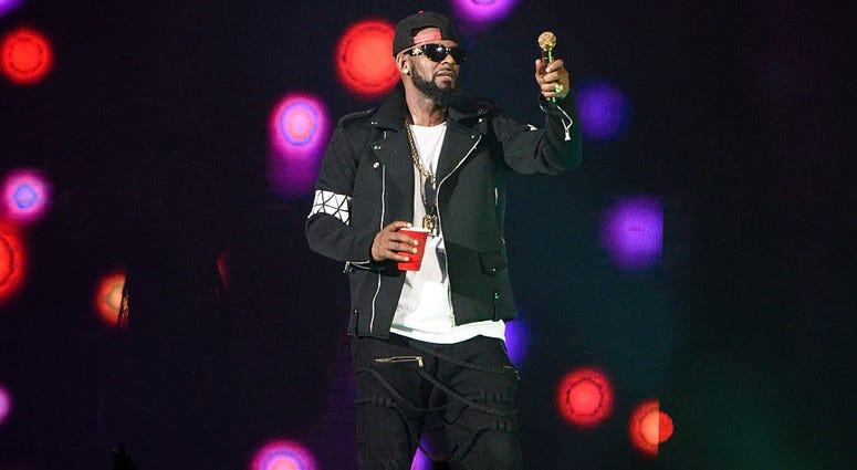 R. Kelly performs during The Buffet Tour at Allstate Arena on May 7, 2016 in Chicago, Illinois. R. Kelly