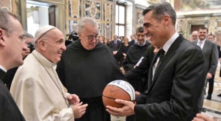 Jay Wright presents autographed basketball to Pope Francis. Jay Wright Pope Francis