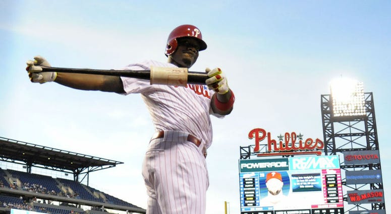 Philadelphia Phillies first baseman Ryan Howard (6) loosens up in the on deck circle against the Washington Nationals at Citizens Bank Park. Philadelphia Phillies first baseman Ryan Howard (6) loosens up in the on deck circle against the Washington Nationals at Citizens Bank Park.