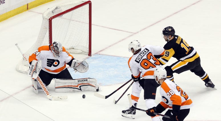 Philadelphia Flyers goaltender Petr Mrazek (34) and right wing Jakub Voracek (93) defend Pittsburgh Penguins center Derick Brassard. Flyers vs. Penguins