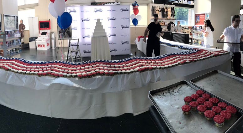 There are free cupcakes at Independence Visitor Center. There are free cupcakes at Independence Visitor Center.