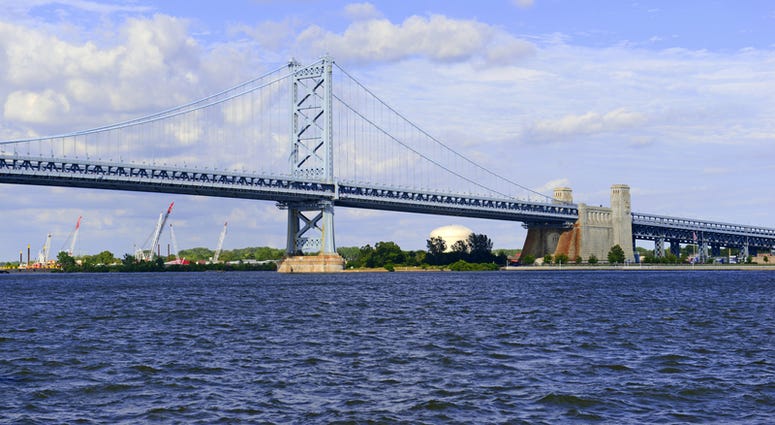 Ben Franklin Bridge, spanning the Delaware River joining Philadelphia, Pennsylvania and Camden, New Jersey. Delaware River / Ben Franklin Bridge