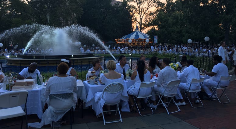 Diner en Blanc 2017 took place at Franklin Square. Diner en Blanc 2017 took place at Franklin Square.