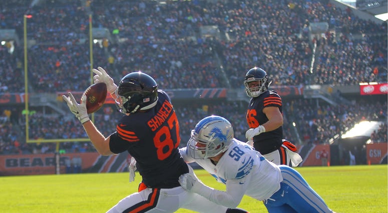 Chicago Bears tight end Adam Shaheen catches a touchdown pass over Detroit Lions outside linebacker Paul Worrilow. Paul Worrilow