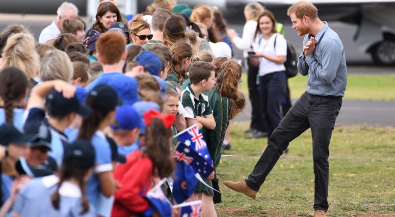 10/17/2018 - Prince Harry Duke of Sussex and Meghan Duchess of Sussex arrive at Dubbo Airport, New South Wales, Australia. 10/17/2018 - Prince Harry Duke of Sussex and Meghan Duchess of Sussex arrive at Dubbo Airport, New South Wales, Australia.
