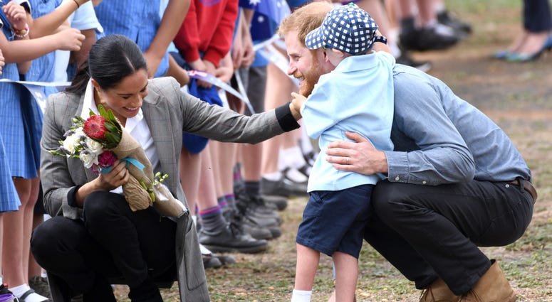 10/17/2018 - Prince Harry Duke of Sussex and Meghan Duchess of Sussex arrive at Dubbo Airport where they meet Luke Vincent, 5, from Buninyong Public School Kindergarten, New South Wales, Australia. 10/17/2018 - Prince Harry Duke of Sussex and Meghan Duchess of Sussex arrive at Dubbo Airport where they meet Luke Vincent, 5, from Buninyong Public School Kindergarten, New South Wales, Australia.