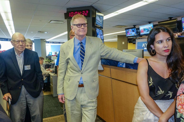 Retired KYW Newsradio reporter Tony Hanson joins former colleagues before receiving his Hall of Fame award. Retired KYW Newsradio reporter Tony Hanson joins former colleagues before receiving his Hall of Fame award.