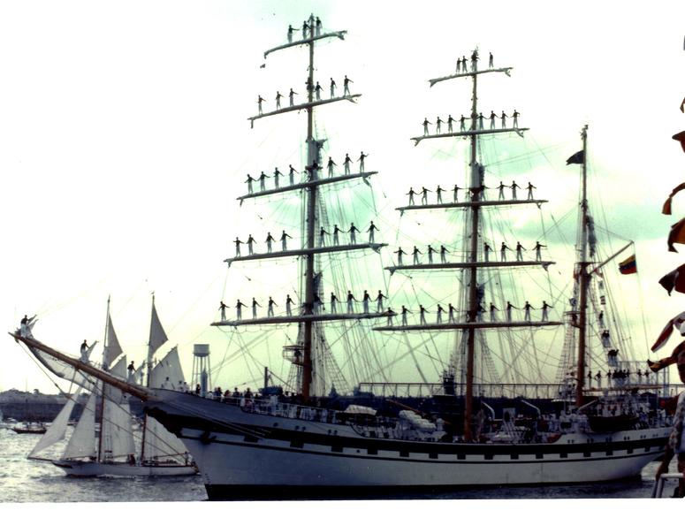 Sagres is a sister ship of America's Eagle. Sagres