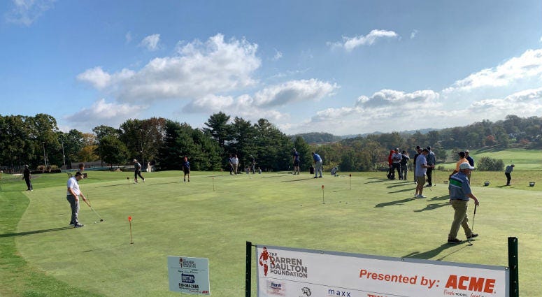 Phillies alumni raise money for Darren Daulton Foundation at Huntingdon Valley Country Club. Phillies alumni raising money for the Darren Daulton Foundation at Huntingdon Valley Country Club.