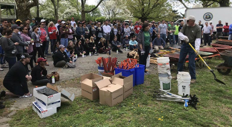 The portion of Fairmount Park near Lemon Hill got a facelift Monday thanks to 150 Entercom employees who volunteered their afternoon in celebration of Earth Day. To celebrate Earth Day, Entercom partnered with Fairmount Park Conservancy to help spruce up the Lemon Hill Project near boathouse row.