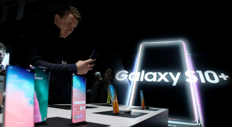 An attendee looks at a display of Samsung Galaxy S10 smartphones during the Samsung Unpacked event on February 20, 2019 in San Francisco, California. Samsung Unpacked event