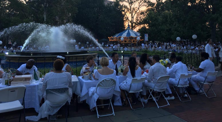 Diner en Blanc 2017 took place at Franklin Square. Diner en Blanc 2017 took place at Franklin Square.