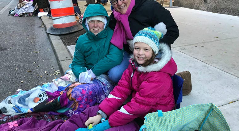 Girls watching the 2018 Thanksgiving Day Parade Girls watching the 2018 Thanksgiving Day Parade