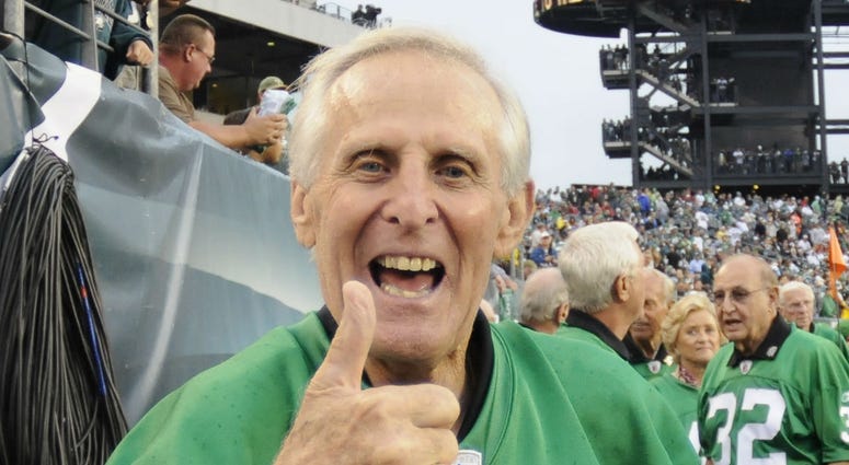 Tommy McDonald gives a thumbs up to the camera after a ceremony honoring the 1960 NFL Championship team at halftime of the game between the Philadelphia Eagles and the Green Bay Packers at Lincoln Financial Field. Tommy McDonald gives a thumbs up to the camera after a ceremony honoring the 1960 NFL Championship team at halftime of the game between the Philadelphia Eagles and the Green Bay Packers at Lincoln Financial Field.