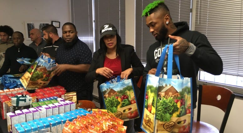 Eagles cornerback Jalen Mills (right) packs Thanksgiving bags for kids at the Valley Youth House. Eagles cornerback Jalen Mills (right) packs Thanksgiving bags for kids at the Valley Youth House.