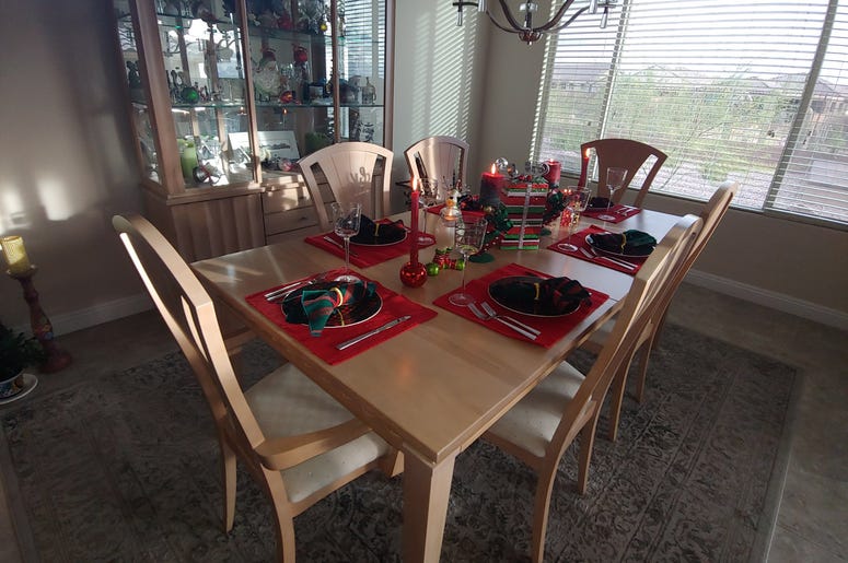 Joss' Mom's Thanksgiving table (with a Christmas flair) Joss' Mom's Thanksgiving table (with a Christmas flair)