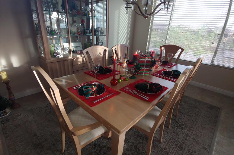 Joss' Mom's Thanksgiving table (with a Christmas flair) Joss' Mom's Thanksgiving table (with a Christmas flair)
