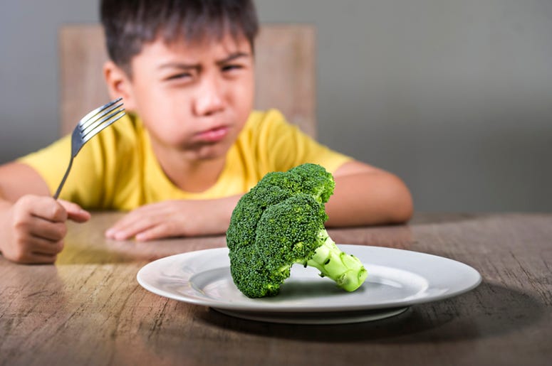kidseatingbroccoli