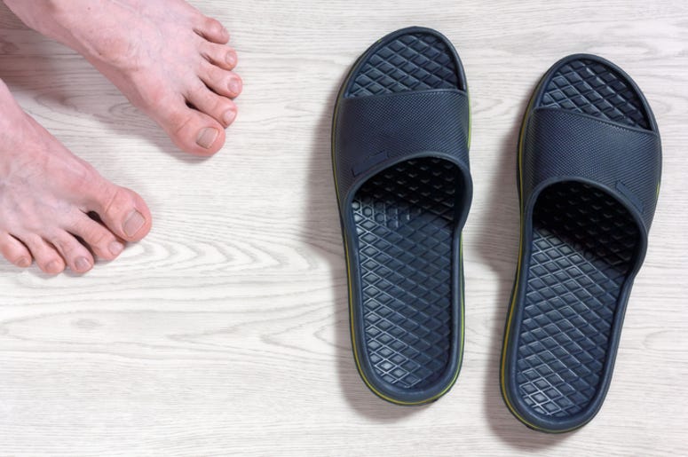menfeetsandals