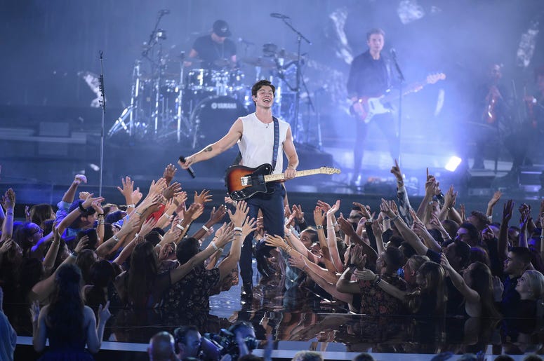 Shawn Mendes performs on the 2018 MTV Video Music Awards Shawn Mendes performs on the 2018 MTV Video Music Awards