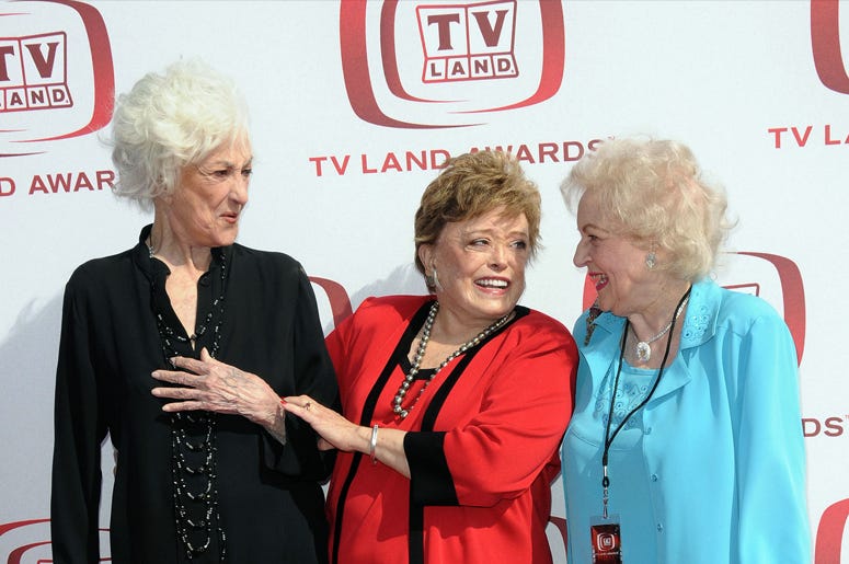 Golden Girl dancing at an Awards Show is everything