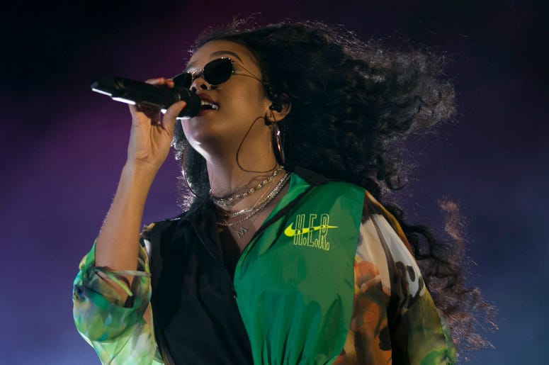 H.E.R performs on the Outdoor stage at the Coachella Valley Music and Arts Festival in Indio, Calif., on Sunday, April 14, 2019 H.E.R performs on the Outdoor stage at the Coachella Valley Music and Arts Festival in Indio, Calif., on Sunday, April 14, 2019