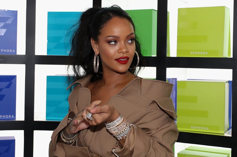Rihanna DUBAI, UNITED ARAB EMIRATES - SEPTEMBER 29: Rihanna arrives for the launch of Fenty Beauty's Stunna Lip paint 'Uninvited' at Sephora Dubai Mall on September 29, 2018 in Dubai, United Arab Emirates. (Photo by Francois Nel/Getty Images for Fenty Beauty)