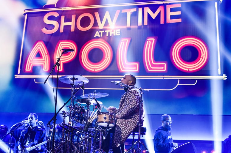 Anderson .Paak & The Free Nationals appear onstage at "Showtime at the Apollo" at the Apollo Theater NEW YORK CITY - NOVEMBER 30: Anderson .Paak & The Free Nationals appear onstage at "Showtime at the Apollo" at the Apollo Theater on November 30, 2016 in New York City. The two hour special, hosted by Steve Harvey airs on Fox on December 5. (Photo by Anth