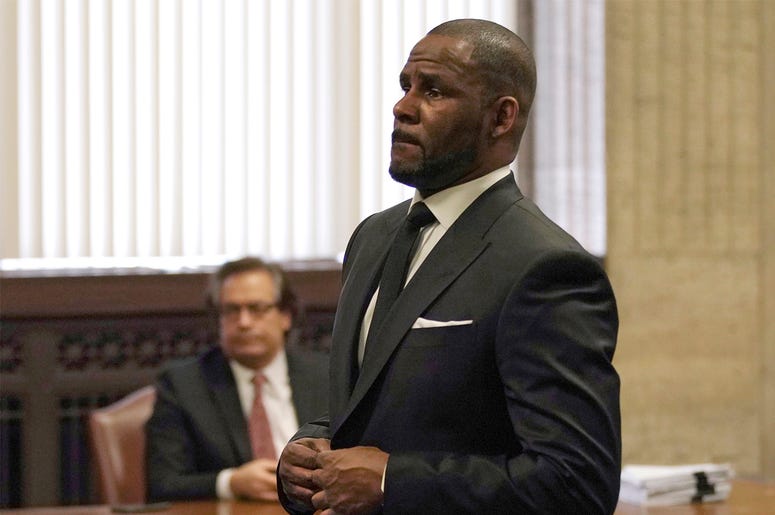 AP19081596630796 R. Kelly appears for a hearing at the Leighton Criminal Court Building on Friday, March 22, 2019 in Chicago. (E. Jason Wambsgans/Chicago Tribune via AP, Pool)