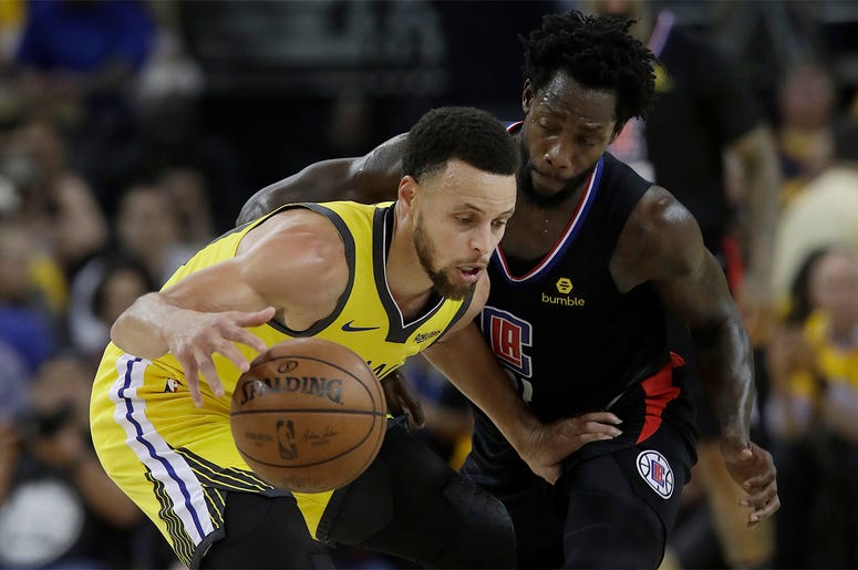 AP19106120467311 Golden State Warriors guard Stephen Curry, left, is defended by Los Angeles Clippers guard Patrick Beverley during the first half of Game 2 of a first-round NBA basketball playoff series in Oakland, Calif., Monday, April 15, 2019. (AP Photo/Jeff Chiu)
