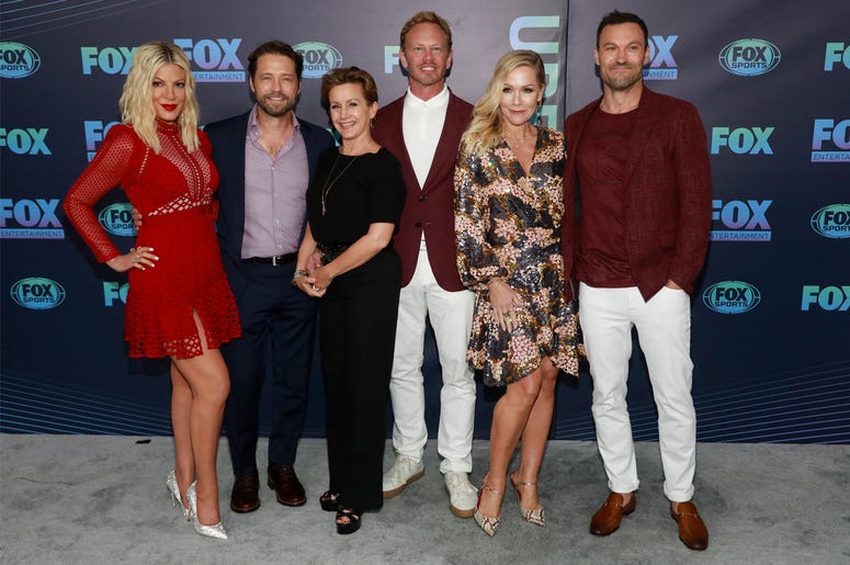 AP19133848740992 Tori Spelling, from left, Jason Priestley, Gabrielle Carteris, Ian Ziering, Jennie Garth and Brian Austin Green, from the cast of "BH90210," attend the FOX 2019 Upfront party at Wollman Rink in Central Park on Monday, May 13, 2019, in New York. (Photo by