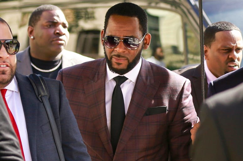 AP19177519964645 R&B singer R. Kelly, center, arrives at the Leighton Criminal Court building for an arraignment on sex-related felonies Wednesday, June 26, 2019 in Chicago. (AP Photo/Amr Alfiky)