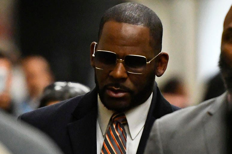 AP19128575161107 Musician R. Kelly arrives at the Daley Center for a hearing in his child support case on Wednesday, May 8, 2019, in Chicago. (AP Photo/Matt Marton)