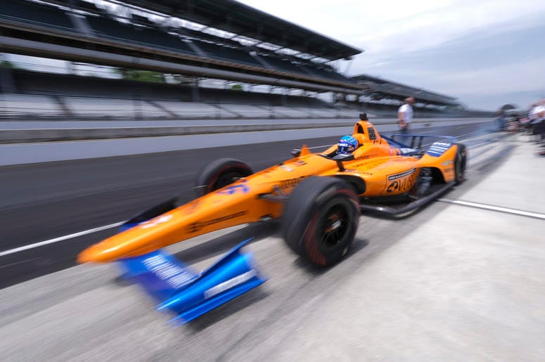 AP19137657392383 Fernando Alonso, of Spain, drives out of the pit area during practice for the Indianapolis 500 IndyCar auto race at Indianapolis Motor Speedway, Friday, May 17, 2019 in Indianapolis. (AP Photo/AJ Mast)