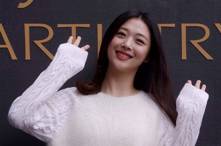 AP19287354882899 In this Sept. 30, 2015, photo, South Korean pop star and actress Sulli poses during the K-Beauty Close-Up event in Seoul, South Korea. (Jang Se-young/Newsis via AP)