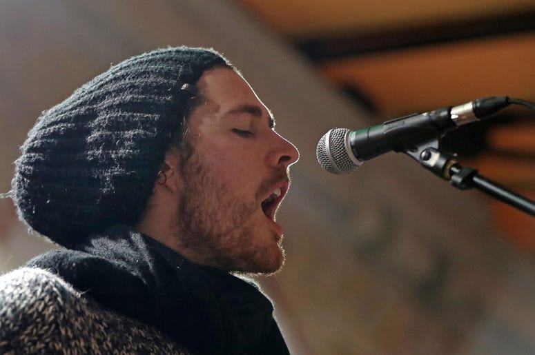 Hozier takes part in the annual Christmas Eve busk Hozier takes part in the annual Christmas Eve busk