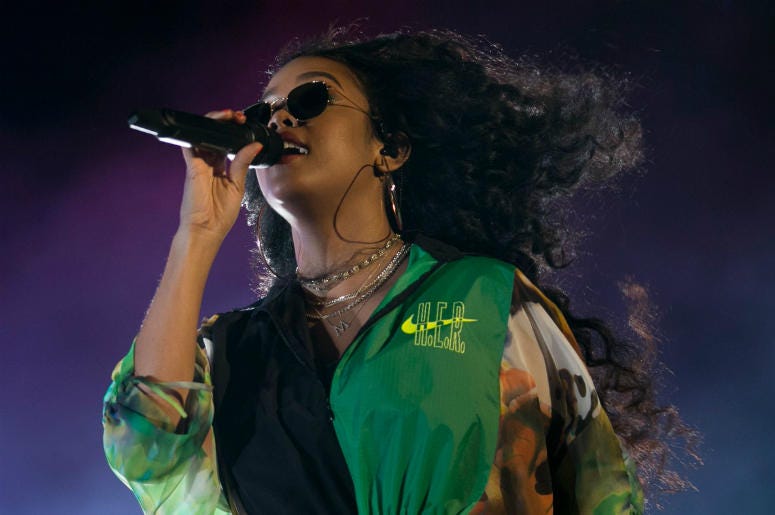 H.E.R performs on the Outdoor stage at the Coachella Valley Music and Arts Festival in Indio, Calif., on Sunday, April 14, 2019 H.E.R performs on the Outdoor stage at the Coachella Valley Music and Arts Festival in Indio, Calif., on Sunday, April 14, 2019
