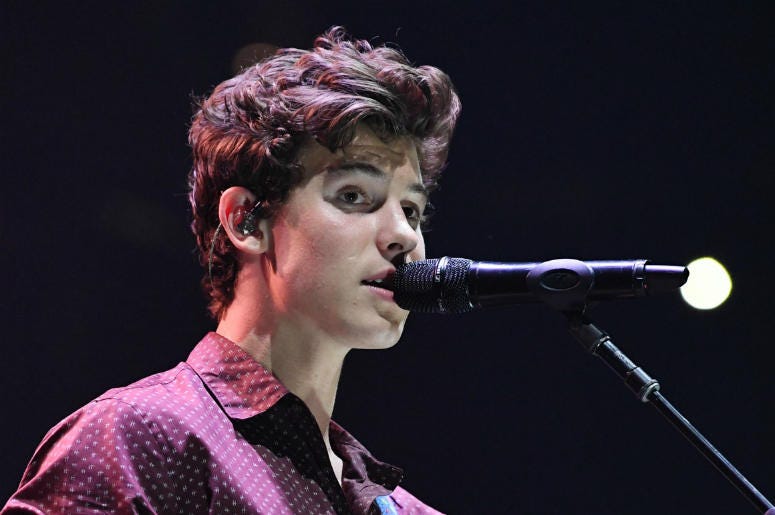 Shawn Mendes July 26, 2017; Miami, FL, USA; Recording artist Shawn Mendes performs at the American Airlines Arena.