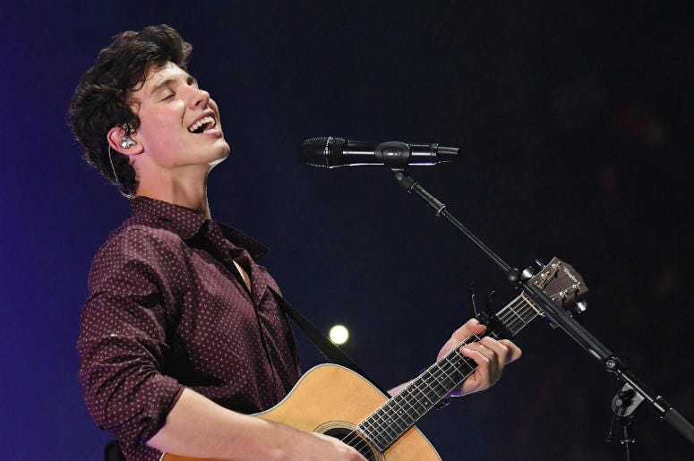 Shawn Mendes July 26, 2017; Miami, FL, USA; Recording artist Shawn Mendes performs at the American Airlines Arena.
