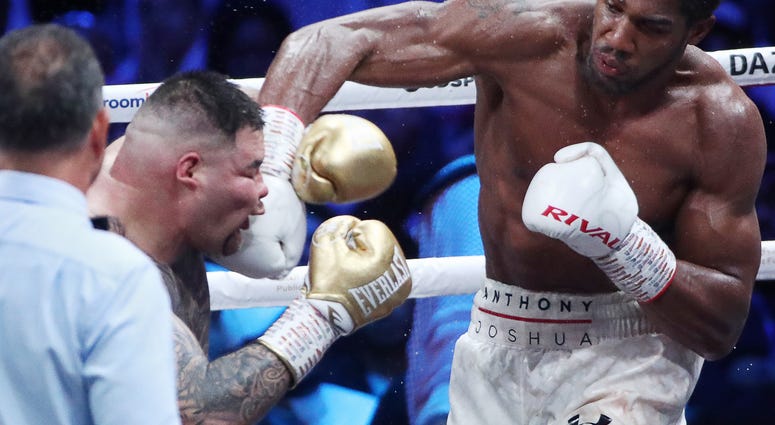 Anthony Joshua lands right hand on Andy Ruiz