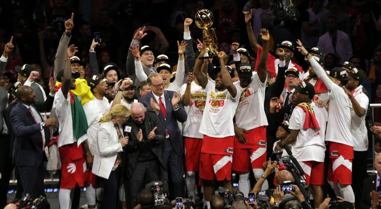 Toronto Raptors forward Kawhi Leonard (2) lifts up the Larry O'Brien Championship Trophy after defeating Golden State Warriors for the NBA Championship in game six of the 2019 NBA Finals Jun 13, 2019; Oakland, CA, USA; Toronto Raptors forward Kawhi Leonard (2) lifts up the Larry O'Brien Championship Trophy after defeating Golden State Warriors for the NBA Championship in game six of the 2019 NBA Finals